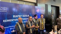 Dalam sambutannya juga, dia meminta masyarakat untuk tidak terlarut dalam kebencian dan persoalan beda pandangan di Pilpres 2024. Menurut dia hal ini bisa menghambat Indonesia yang akan menjadi negara maju.