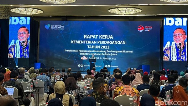 Momen Zulkifli Hasan Buka Raker Kemendag di Lampung