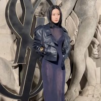 Terlalu sexy sayang pakaianmu  Bajunya mirip baju dinas  Cakep banget, makeup nya juga mantul banget. Tapi bajunya tidak ramah  komentar sejumlah penggemar Moon Ga Young. Foto: dok. Instagram @m_kayoung