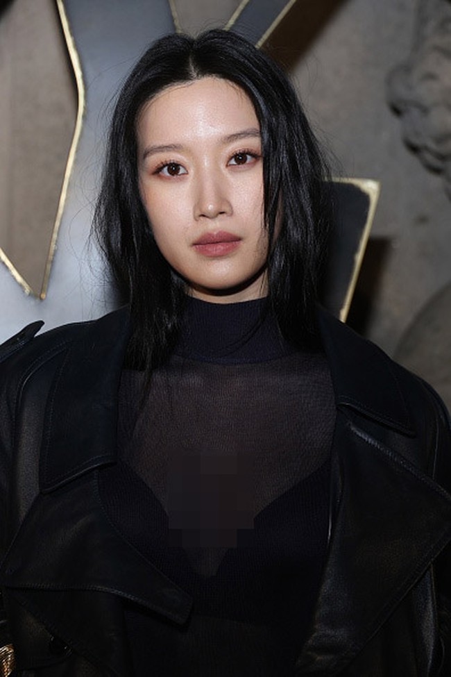 Bintang drama Korea True Beauty itu sukses mencuri atensi dengan gaya seksinya. Foto: Getty Images