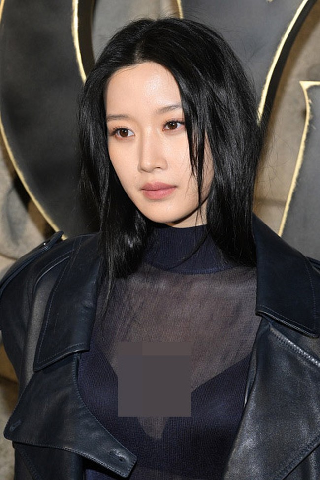 Peragaan busana itu juga dihadiri Rose BLACKPINK, Dua Lipa, hingga Kiko Mizuhara. Foto: Getty Images