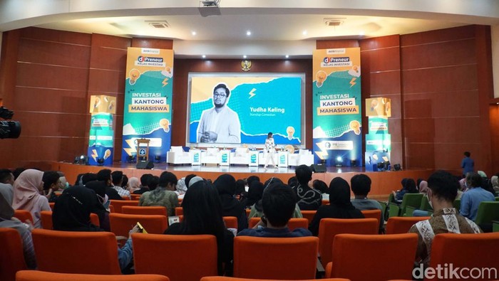 dPreneur Kelas Investasi Powered by OJK digelar di Auditorium FEM IPB, Bogor, Selasa (28/2). Salah satu yang dibahas adalah jurus terhindar investasi bodong.