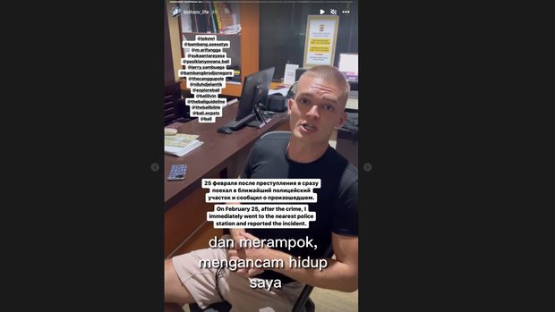 Orang tak dikenal merampok blogger investasi Yuri Boytsov. Menurut saluran Telegram Baza, 4 pria menyerang Boytsov di vilanya, di Bali, dan memaksanya untuk membuka kunci ponselnya. (Tangkapan Layar Instagram @ boitsov_life)