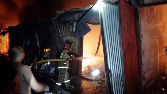 Pabrik pengolahan karet PTPN di Jember terbakar