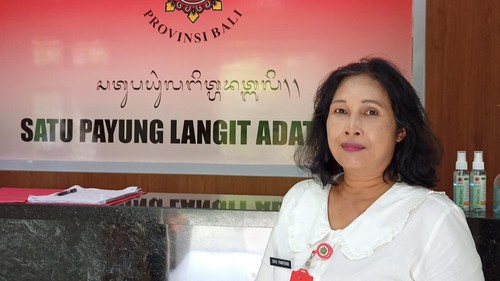 Patengen Majelis Desa Adat (MDA) Tabanan, Ida Ayu Nyoman Ratna Pawitrani. (chairul amri simabur/detikBali)