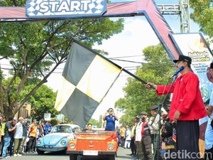 Pawai Mobil Hias Meriahkan Hari Jadi ke-337 Kota Pasuruan