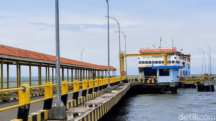 Pelabuhan jangka Situbondo ditutup