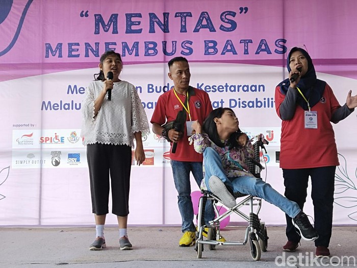 Pementasan karya seni anak-anak disabilitas Bandung.