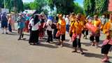 Kunjungi Sumenep, Wisatawan Asing Belajar Membuat Batik hingga Keris