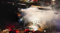 Kereta kargo itu melaju dari Thessaloniki menuju Larissa. Kedua kereta itu saling bertabrakan di bagian depan atau head-to-head.  