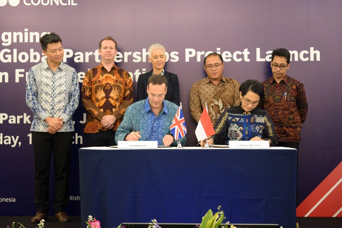 Penandatanganan memorandum kolaborasi Indonesia-Inggris antara Kemendikbudristek dan British Council.