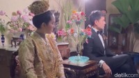 Berdasarkan unggahan story Instagram akun @niyadarweddinganswer dan @rucksanupat, keduanya tampak sedang melakukan sesi pemotretan. (Foto: Instagram @niyadarweddinganswer)