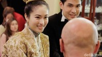 Nong Poy yang dilamar seorang crazy rich Thailand sempat menghebohkan dunia maya. Diketahui keduanya telah mengenal satu sama lain selama lebih dari 20 tahun dan pernah pergi di sekolah yang sama. (Foto: Instagram @rucksanupat)
