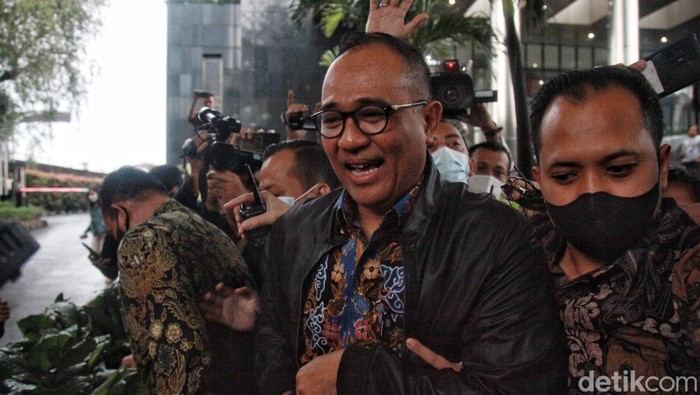 Rafael Alun Trisambodo telah selesai menjalani pemeriksaan terkait Laporan Harta Kekayaan Penyelenggara Negara (LHKPN) miliknya senilai Rp 56 miliar.