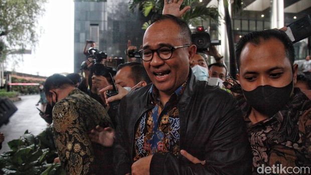 Rafael Alun Trisambodo telah selesai menjalani pemeriksaan terkait Laporan Harta Kekayaan Penyelenggara Negara (LHKPN) miliknya senilai Rp 56 miliar.