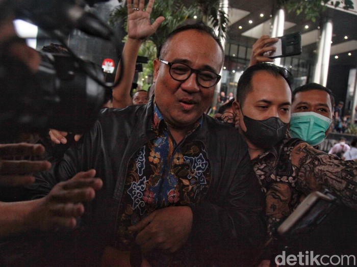 Rafael Alun Trisambodo telah selesai menjalani pemeriksaan terkait Laporan Harta Kekayaan Penyelenggara Negara (LHKPN) miliknya senilai Rp 56 miliar.