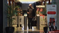 Rafael Alun terlihat selesai menjalani pemeriksaan terkait Laporan Harta Kekayaan Penyelenggara Negara (LHKPN) miliknya senilai Rp 56 miliar yang dinilai janggal, Rabu (1/3/2023).