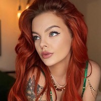 Rebecca Goodwin, model seksi asal Inggris yang punya penampilan khas. Selain wajah cantik, tubuh indah, dia memiliki rambut merah. Foto: dok. Instagram/ @beckymil1_