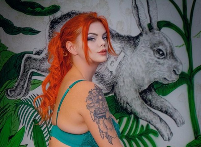 Wanita asal Inggris itu bisa mendapatkan 100 ribu poundsterling atau sekitar Rp 1,8 miliar sebulannya dengan menyajikan konten humor terselubungnya tersebut. Foto: dok. Instagram/ @beckymil1_