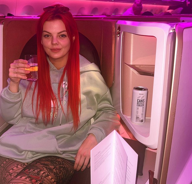 Dengan bakat komedinya, konten yang dibuat Rebecca pun memadukan humor dan keseksian. “Aku senang membuat orang tertawa, melihat tanggapan mereka, dan jelas uangnya juga lumayan besar,” ucapnya.Foto: dok. Instagram/ @beckymil1_