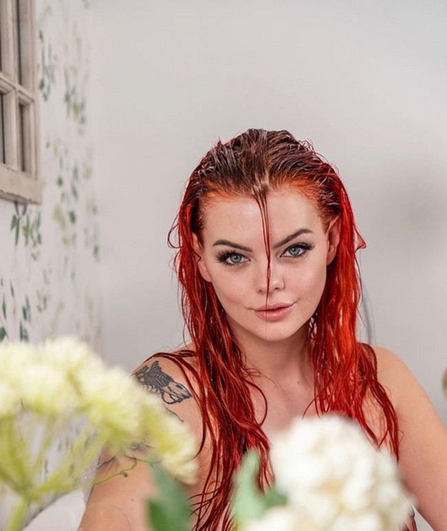 Di Instagramnya, Rebecca banyak menampilkan foto glamour dan seksinya. Foto: dok. Instagram/ @beckymil1_