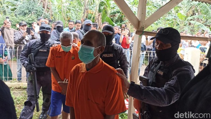 Rekonstruksi serial killer Wowon cs di Bekasi