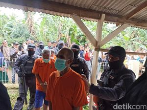 Sorakan Warga ke Serial Killer Wowon cs Saat Reka Ulang Pembunuhan