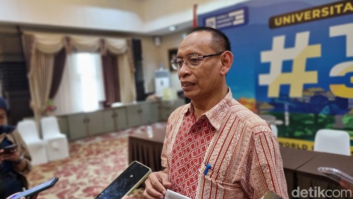 Rektor Unair M Nasih