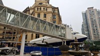 Restoran yang diubah dari pesawat Boeing 737 pensiunan ini dibuka pada September 2016.