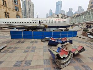 Restoran Pesawat Lily Airways di Wuhan Dibongkar, Kenapa?