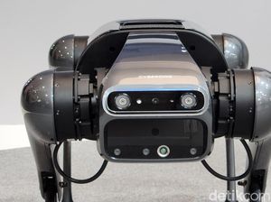 Robot Anjing Beraksi: Bisa Jungkir Balik, Tak Menggigit