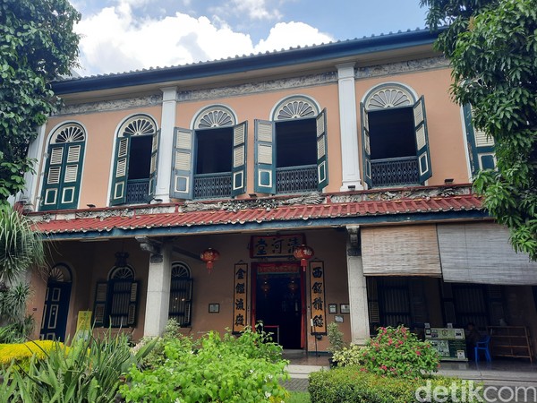 Rumah ini dibangun tahun 1895-1900 dengan gaya yang memadukan budaya China, Melayu, dan Eropa. Rumah Tjong A Fie memiliki 35 ruangan. Foto: Putu Intan/detikcom
