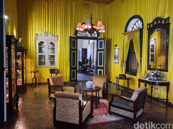 Semasa hidup, Tjong A Fie yang berprofesi sebagai pebisnis ini dekat dengan Kesultanan Deli. Ia bahkan memiliki ruang tamu khusus untuk menjamu tamu dari Kesultanan Deli. Foto: Putu Intan/detikcom