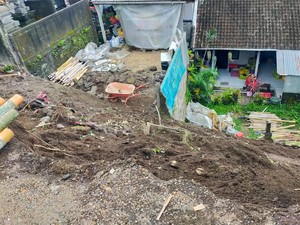 Hujan Deras, Senderan Jebol Timbun Laundry-9 Rumah Terisolasi
