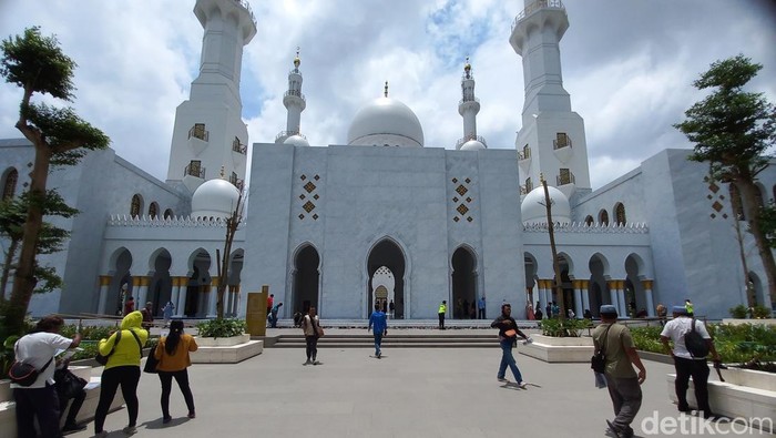 Suasana Masjid Raya Sheikh Zayed, Solo, Rabu (1/3/2023).