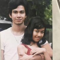 Lahir dari pasangan Munawar Ahmad dan Amy Qanita, sejak kecil Syahnaz memang terlihat sudah dekat dengan kakaknya, Raffi Ahmad. Begini potret keduanya saat masih remaja. Foto: Instagram/@syahnazs