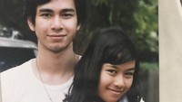 Momen Syahnaz yang masih berusia remaja foto bareng dengan Raffi Ahmad. Foto: Instagram/@syahnazs