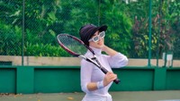 Dalam foto yang diunggah, Syahrini yang kini tinggal di Singapura tetap bersemangat olahraga tenis meskipun sempat diguyur hujan. (Foto: Instagram @princessyahrini).