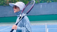 Jatuh cinta dengan tenis sejak 2020. Bagiku ini olahraga yang menyenangkan, tulis Syahrini dalam salah satu postingan Instagram-nya. (Foto: Instagram @princessyahrini).