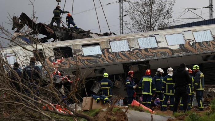 Tabrakan 2 Kereta Tewaskan 43 Orang, Menteri Transportasi Yunani Mundur
