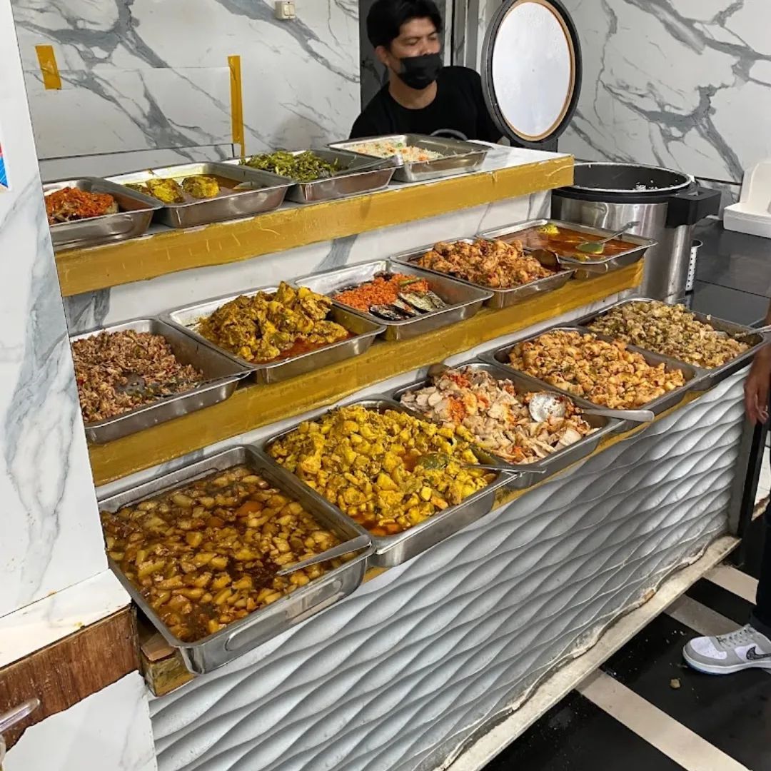 Tempat makan masakan Manado