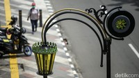 Pemkot Depok masih terkendala anggaran dalam pengadaan lampu penerangan jalan umum etnik untuk penataan trotoar Margonda.