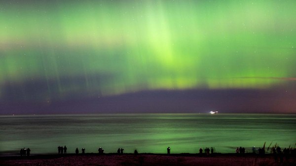 Pantai Hornbaek di Sealand, Denmark, menjadi salah satu tempat favorit untuk melihat aurora borealis.  