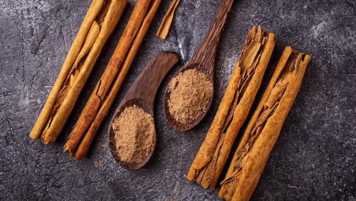 Wow..Ternyata Kayu Manis Bisa Tingkatkan Fungsi Otak Lho Sebuah studi menunjukkan bahwa rempah-rempah kayu manis memiliki senyawa bioaktif. Hal itu dapat meningkatkan fungsi otak, terutama memori dan pembelajaran.