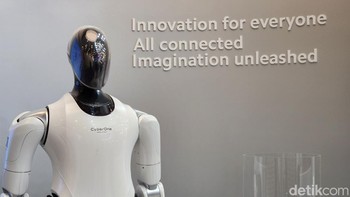 Kalau ini adalah robot CyberOne yang berbentuk humanoid. Foto: Ardhi Suryadhi/detikcom