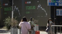 Shanghai Stock Exchange menasbihkan diri sebagai pasar modal terbesar ke-4 di dunia dengan kapitalisasi pasar US$ 4,9 trilliun. Pasar modal ini didirkan pada 26 November 1990. Qilai Shen/Bloomberg via Getty Images.