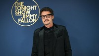 Saat diwawancara oleh Vanity Fair saat promo The Mandalorian, Pedro Pascal bilang Daddy adalah pola pikir, kau tahu? Ya, aku daddy-mu, sambil tersenyum. Tentu saja internet menggila mendengar pernyataan tersebut. (Foto: Todd Owyoung/NBC via Getty Image/NBC)