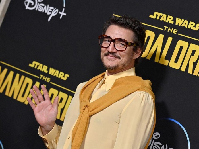 LOS ANGELES, CALIFORNIA - FEBRUARY 28: Pedro Pascal attends the Los Angeles Premiere of Disney+ 