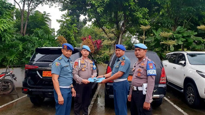 2 unit mobil berpelat dinas TNI palsu ke Polda Metro Jaya