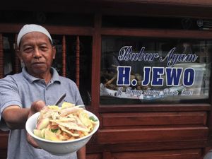 7 Bubur Ayam Legendaris di Jakarta yang Bertahan Puluhan Tahun
